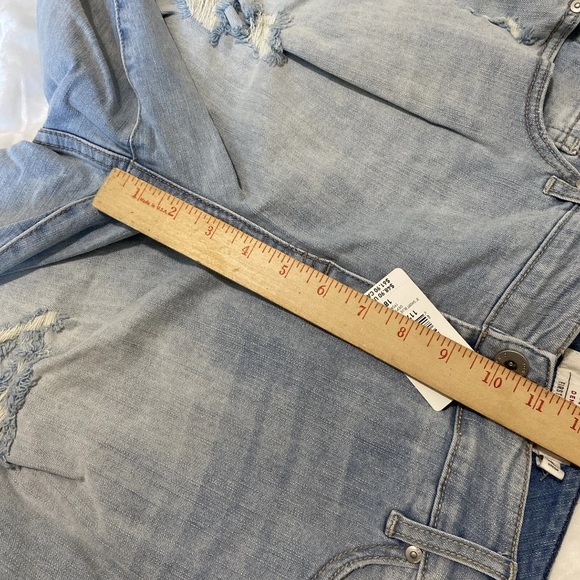 NWT TORRID size 18 BLUE MORNING DISTRESSED 8" SHORT JEAN SHORTS - Picture 7 of 8